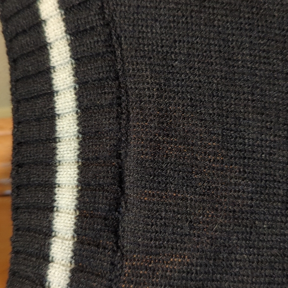 Black & White H&M Divided XL Reg Length V Neck Sweater Vest - Picture 4 of 5